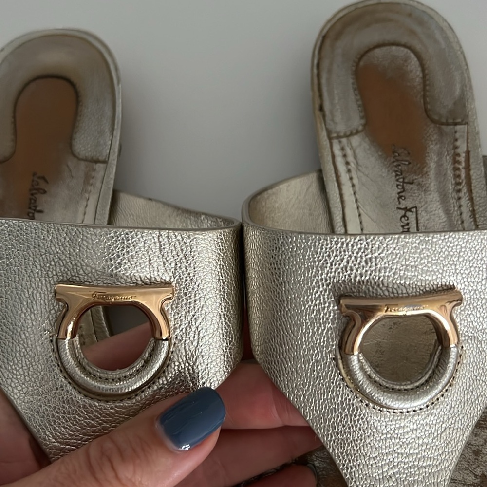 Salvatore Ferragamo GOLD/METALLIC THONGS SANDAL - Picture 10 of 14